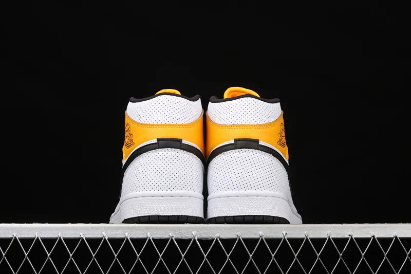 All categories Air Jordan Jordan series basketball shoes Air Jordan 1 Mid Air Jordan 1 Mid AJ1 Joe 1 white yellow black hook Chinese culture basketball shoes BQ6472-107